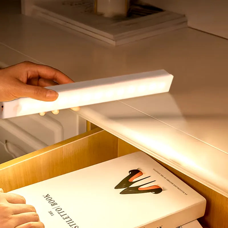 luminaria-led-recarregavel-com-sensor-de-movimento-luci-express1